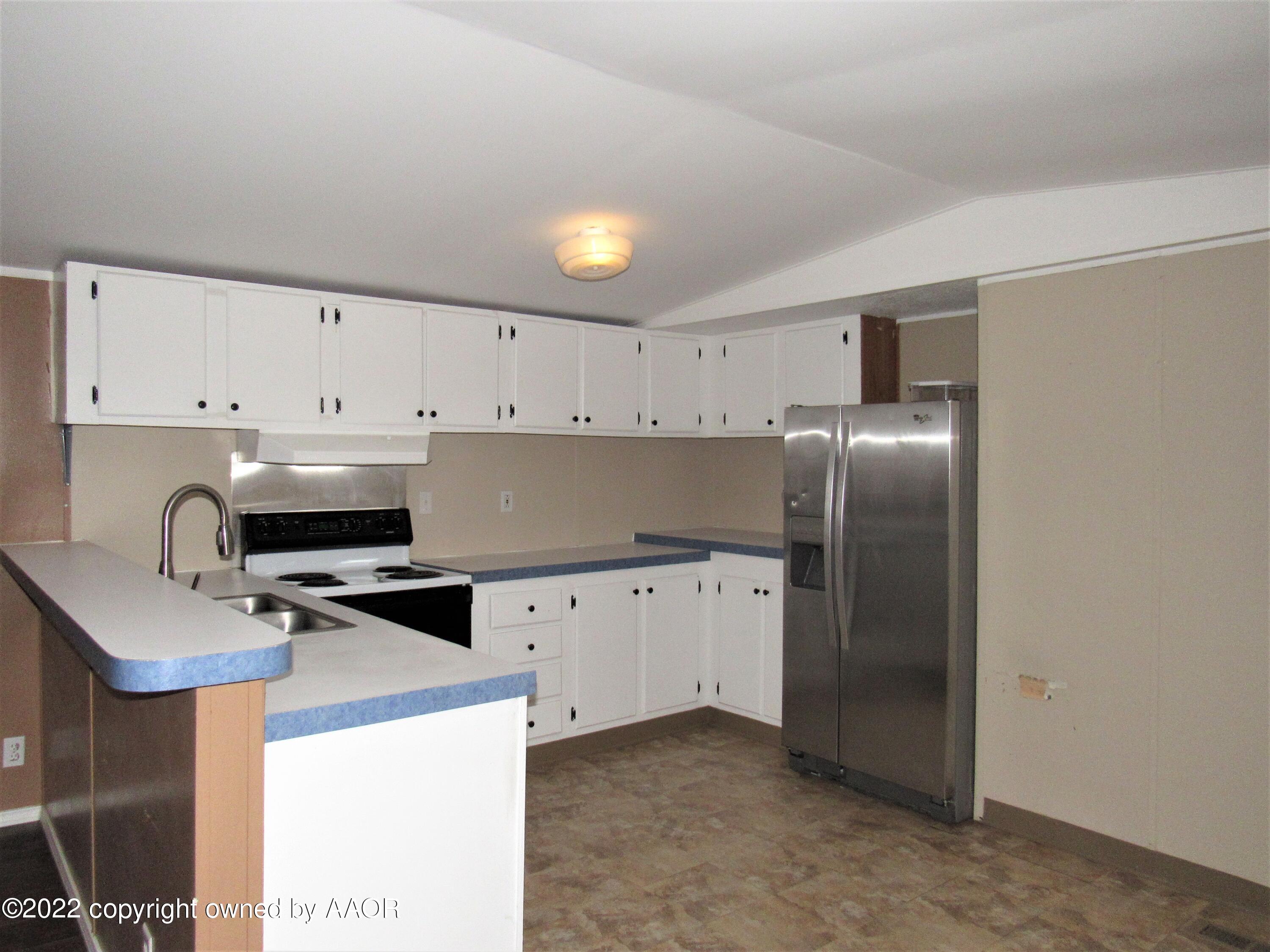 6709 Susie Road Amarillo, TX 79118 - Photo 3 of 17 Kitchen
