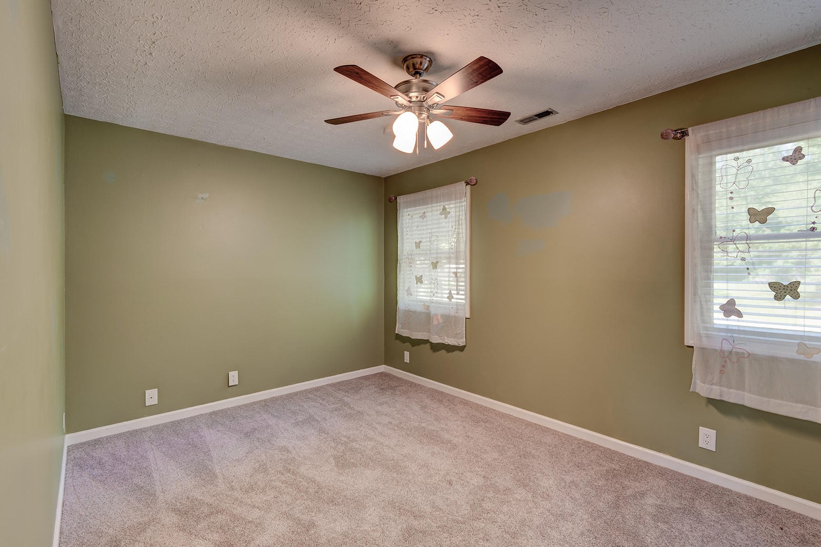 502 Rolling Creek Road Knoxville, TN 37934 - Photo 20 of 27 an empty room with a window and a fan