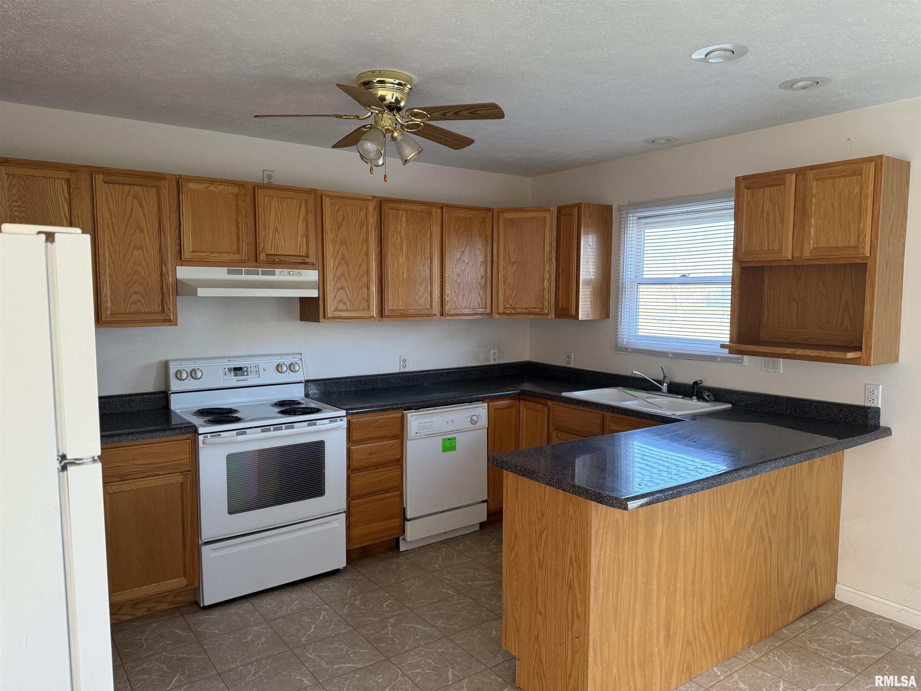3120 Weaver Road Herrin, IL 62948 - Photo 3 of 15 Gallery Image 3