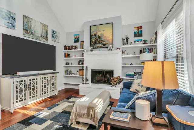 $259,900 | 705 Colby Court, Gurnee, IL 60031