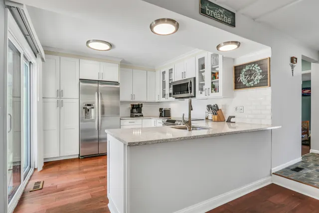 $259,900 | 705 Colby Court, Gurnee, IL 60031