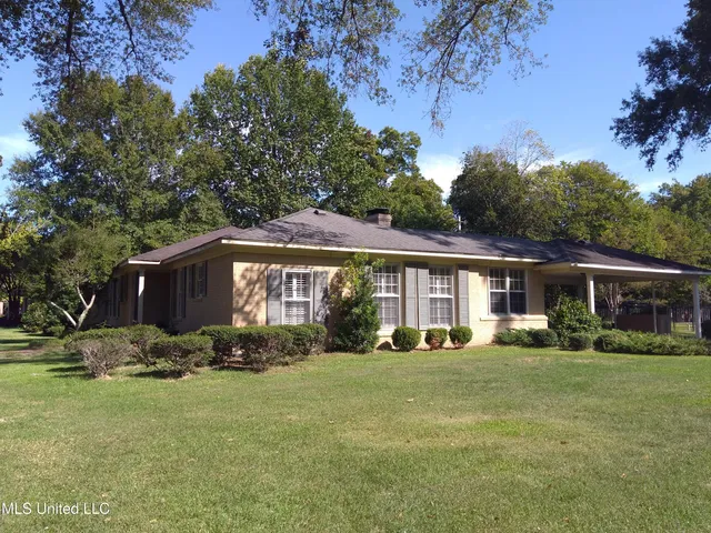 $280,000 | 602 Magnolia Drive, Indianola, MS 38751