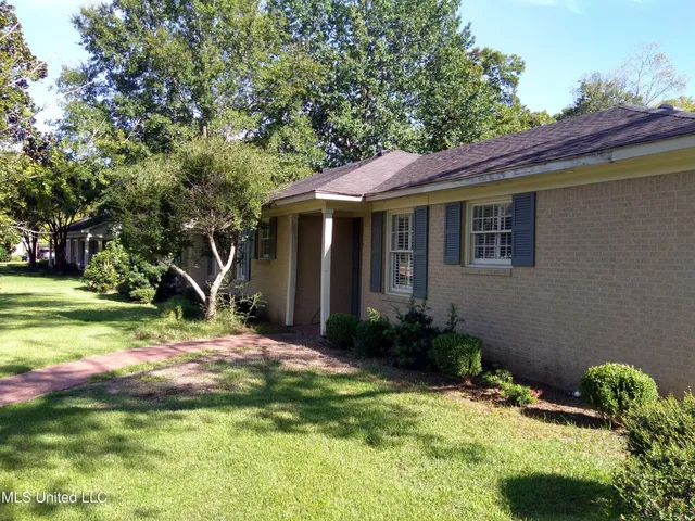 $280,000 | 602 Magnolia Drive, Indianola, MS 38751
