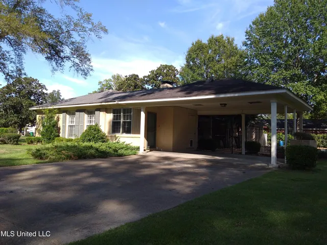 $280,000 | 602 Magnolia Drive, Indianola, MS 38751