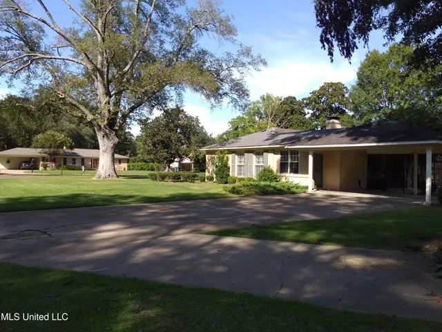 $280,000 | 602 Magnolia Drive, Indianola, MS 38751