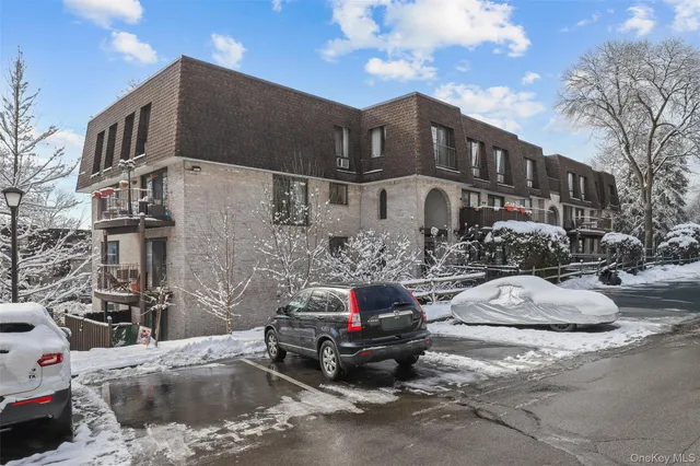 $550,000 | 605 Kemeys Avenue, Unit 605, Briarcliff Manor, NY 10510