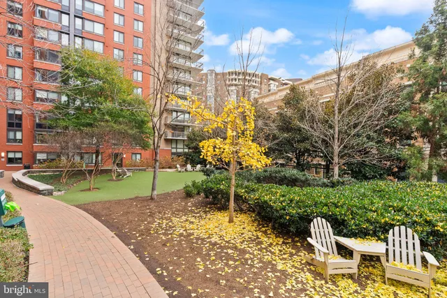 a view of a pathway with buildings