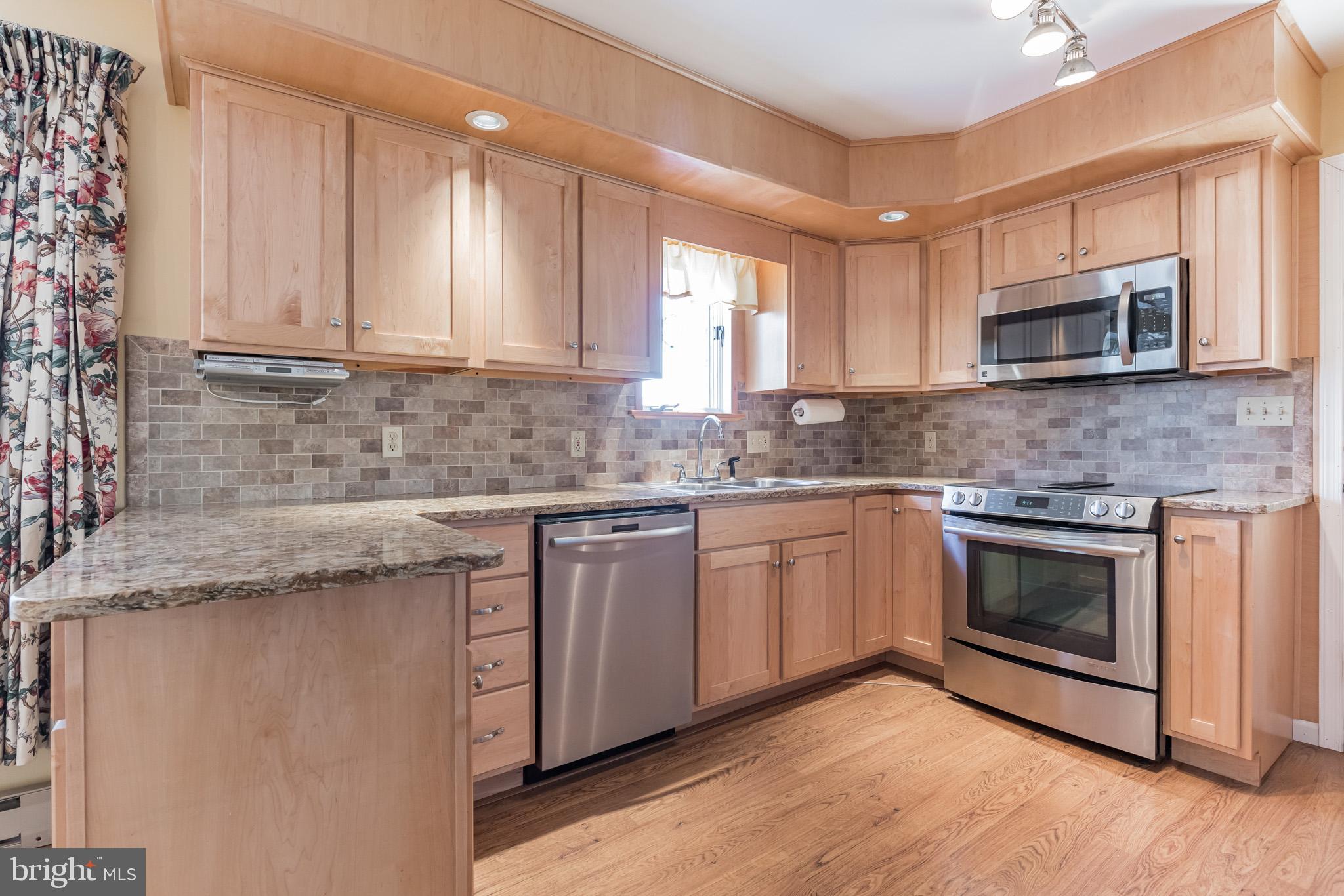 2291 East Buck Road Pennsburg, PA 18073 - Photo 4 of 27 Updated Kitchen!