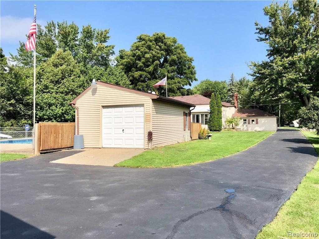4294 Lapeer Road Burton, MI 48509 - Photo 83 of 96 fullsizeoutput_ee49.jpeg