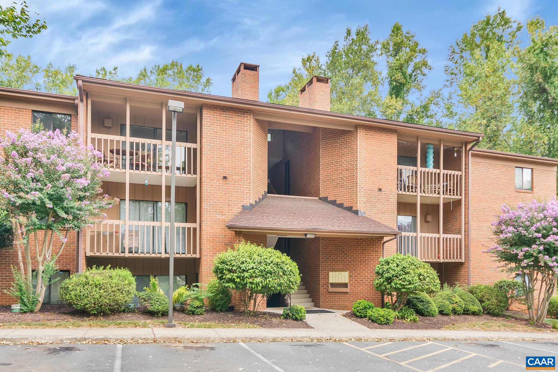 117 Turtle Creek Road, Unit 8 Charlottesville, VA 22901 - Photo 3 of 15 Gallery Image 3