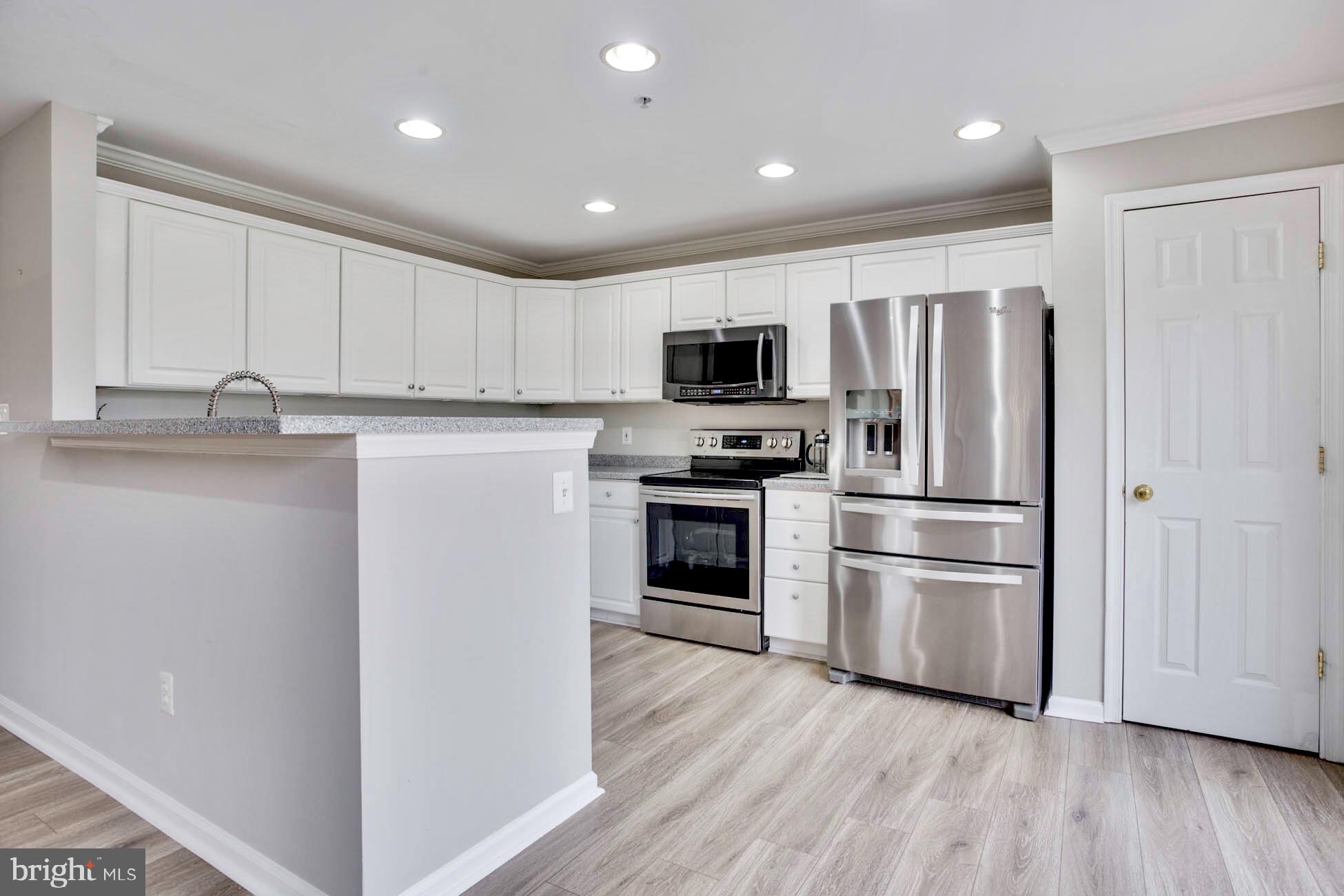 1931 Crescent Park Drive, Unit 103B Reston, VA 20190 - Photo 6 of 12 Kitchen
