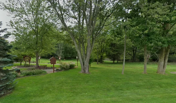 $275,000 | 295 Beachwood Way, Unit 18, Douglas, MI 49406