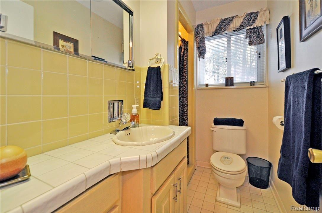 798 Middlesex Road Grosse Pointe, MI 48230 - Photo 22 of 36 19.jpg