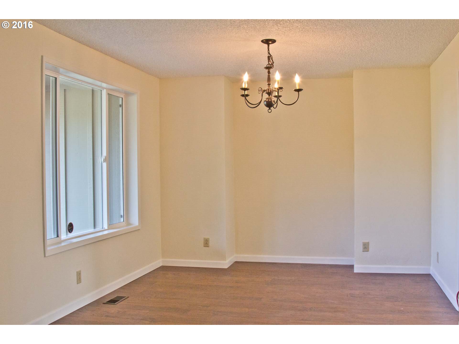 8473 South Heinz Road Canby, OR 97013 - Photo 7 of 32 a view of empty room with window