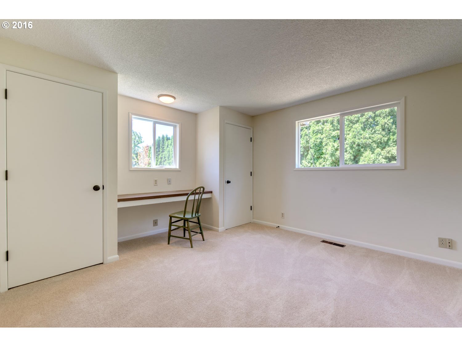 8473 South Heinz Road Canby, OR 97013 - Photo 9 of 32 a view of an empty room with a window