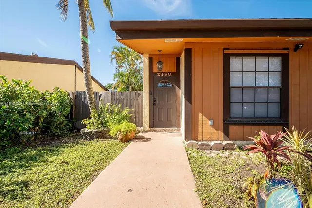 $440,000 | 2350 Pecan Court, Pembroke Pines, FL 33026