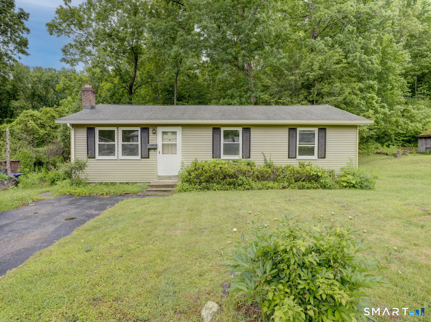 37 Spring View Lane Windham, CT 06226 - Photo 2 of 32