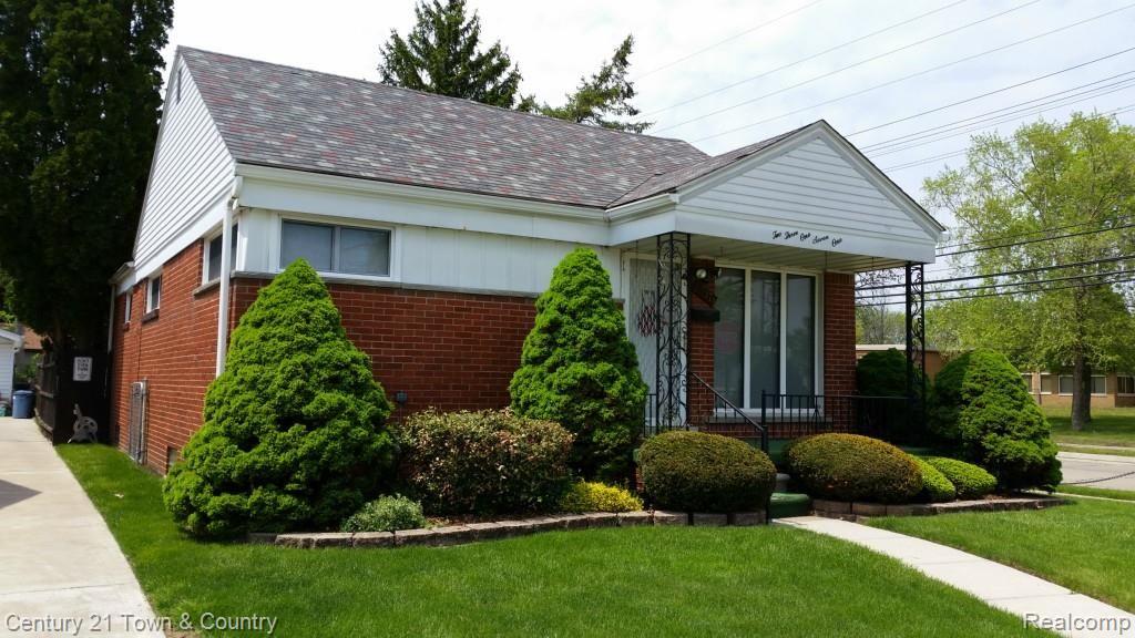23171 Saxony Avenue Eastpointe, MI 48021 - Photo 1 of 6 20140520_135435.jpg