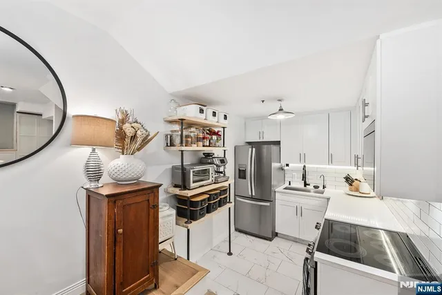 $749,999 | 217 Bloomfield Street, Unit 102, Hoboken, NJ 07030