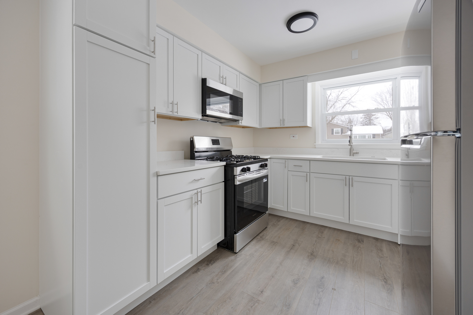 219 North Ridgemoor Avenue Mundelein, IL 60060 - Photo 11 of 26