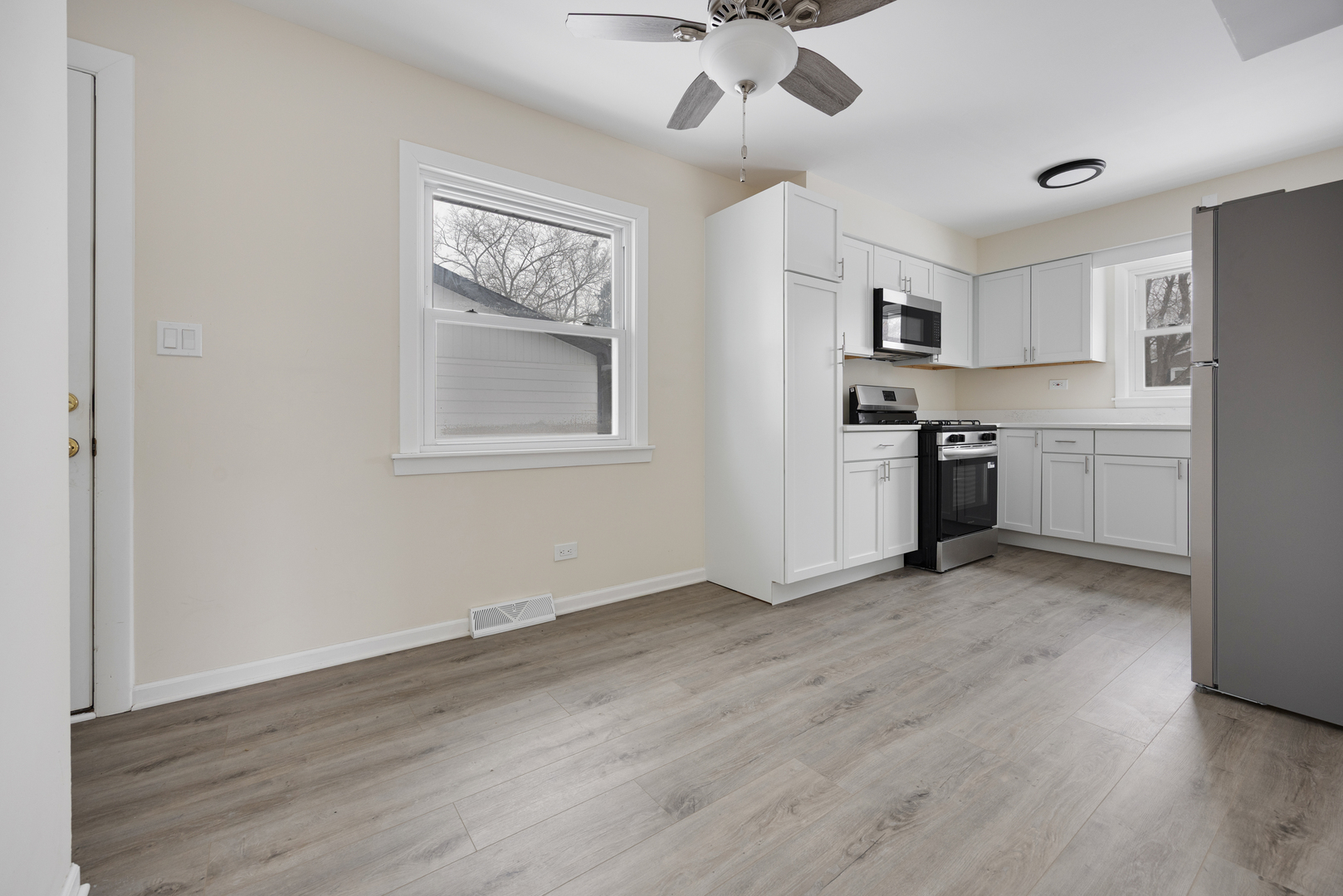 219 North Ridgemoor Avenue Mundelein, IL 60060 - Photo 9 of 26