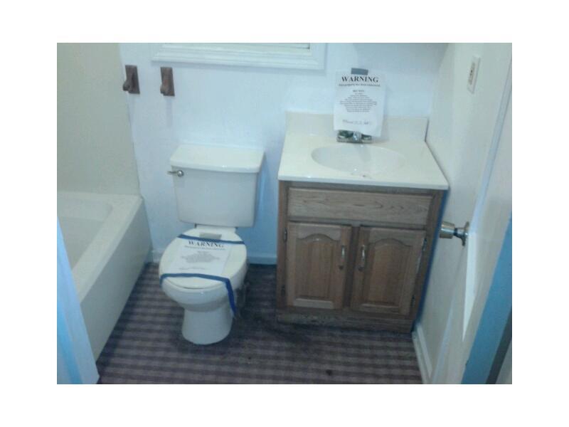 653 Windfield Road Cabot, PA 16023 - Photo 8 of 14 Full Bath.