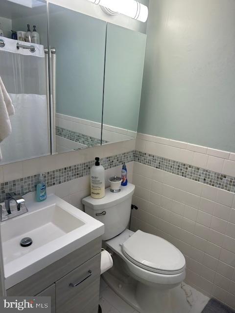 12708 Hollins Road Philadelphia, PA 19154 - Photo 14 of 25 Hall bath