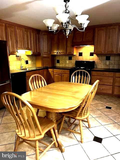 12708 Hollins Road Philadelphia, PA 19154 - Photo 7 of 25 Kitchen