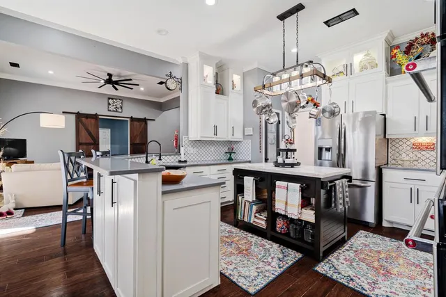 a kitchen that has a lot of cabinets in it