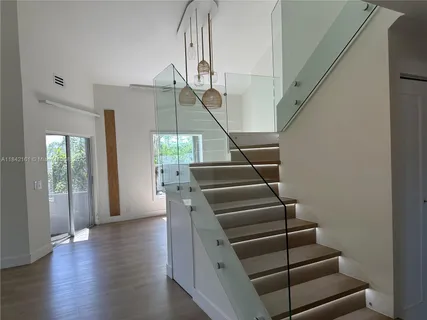 $499,999 | 708 South E 3rd Avenue, Unit 201, Hallandale Beach, FL 33009