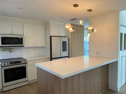 $499,999 | 708 South E 3rd Avenue, Unit 201, Hallandale Beach, FL 33009