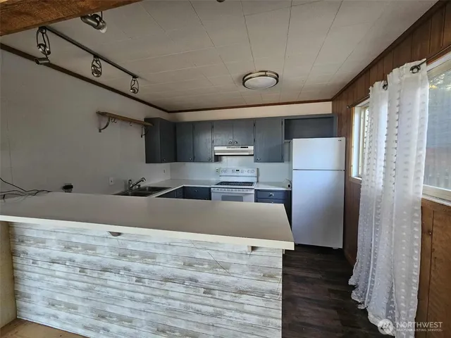 $1,995 | 451 East Mason Lake Drive East, Grapeview, WA 98546