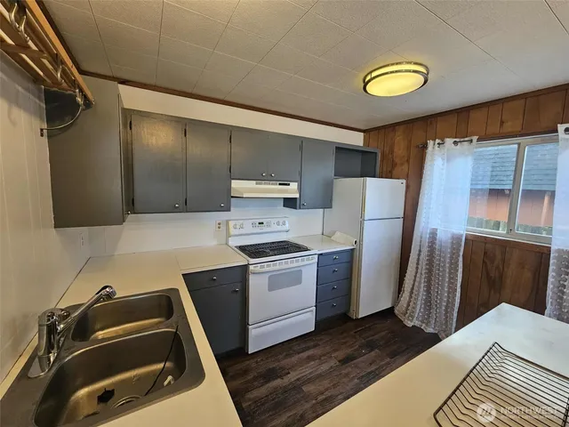 $1,995 | 451 East Mason Lake Drive East, Grapeview, WA 98546