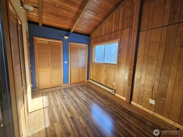 $1,995 | 451 East Mason Lake Drive East, Grapeview, WA 98546