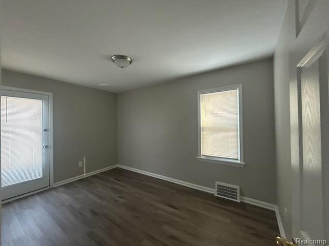 2438 Columbia Road Berkley, MI 48072 - Photo 8 of 17