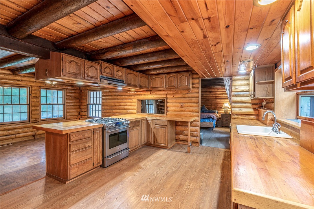 429 Rivendell Road Grapeview, WA 98546 - Photo 4 of 40 Gallery Image 4