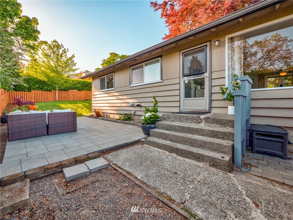 343 Stevens Avenue Southwest Renton, WA 98057 - Photo 14 of 24