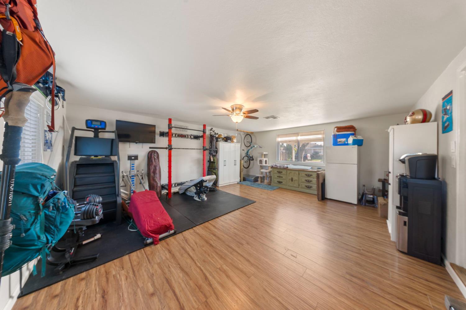 1405 Fordham Avenue Modesto, CA 95350 - Photo 17 of 32 a view of a livingroom with furniture and a flat screen tv