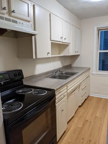 $1,725 | 297 Bartlett Street, Unit 2, Manchester, NH 03102