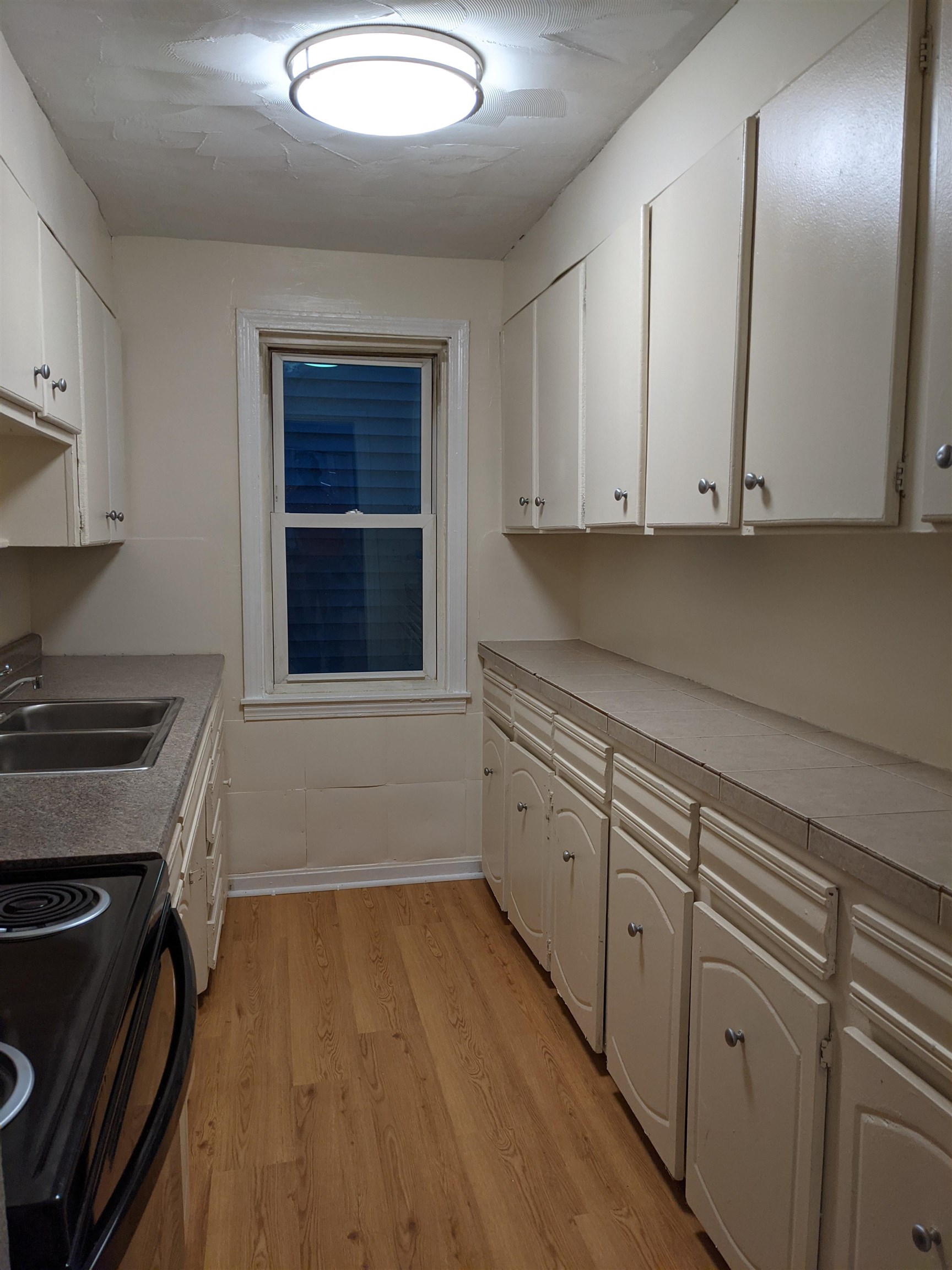 297 Bartlett Street, Unit 2 Manchester, NH 03102 - Photo 4 of 10