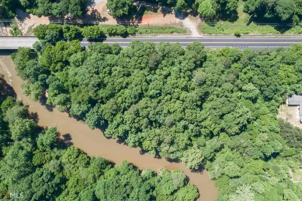 a view of a yard with a small yard