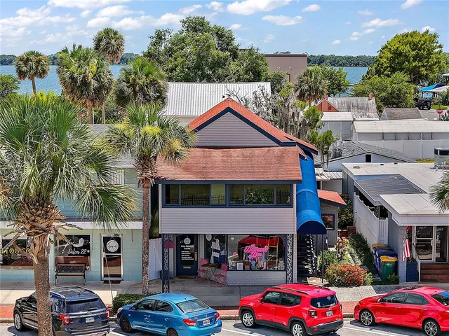 a car parked in front of a building