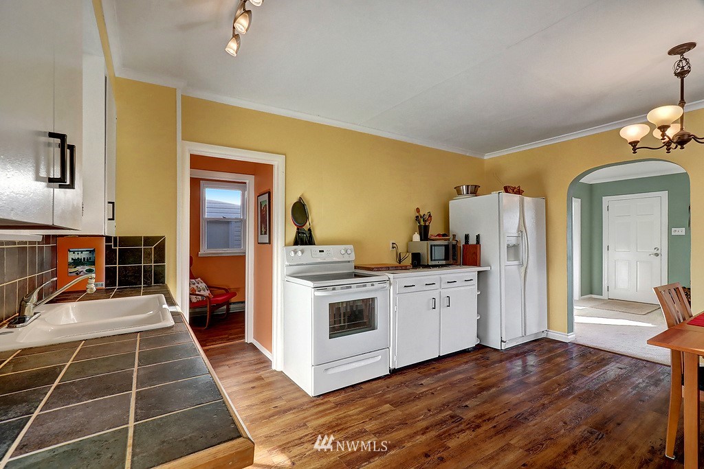 1628 Rockefeller Avenue Everett, WA 98201 - Photo 8 of 16