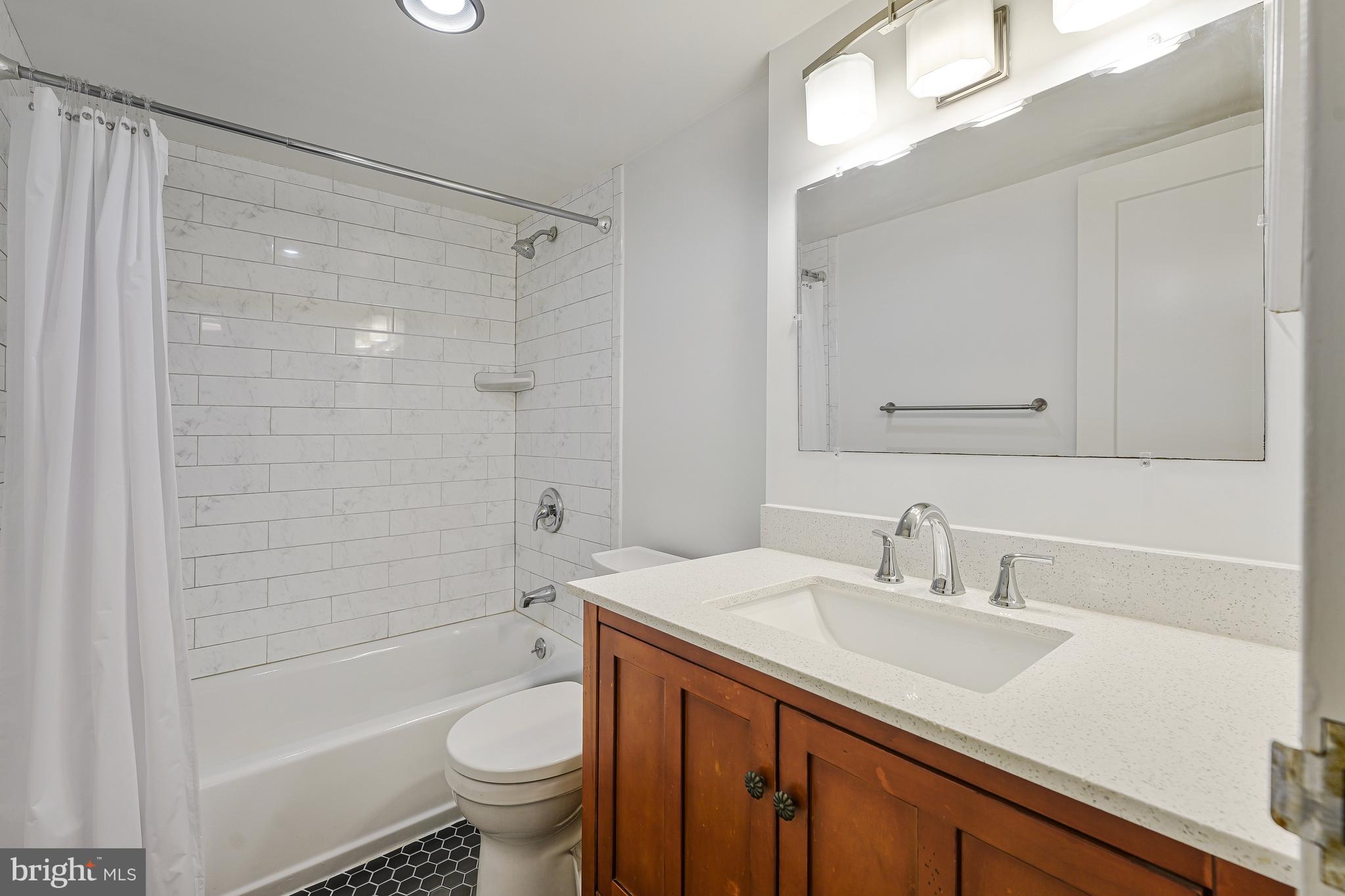 6800 Fleetwood Road, Unit 1013 McLean, VA 22101 - Photo 19 of 32 a bathroom with a sink a toilet and a bathtub