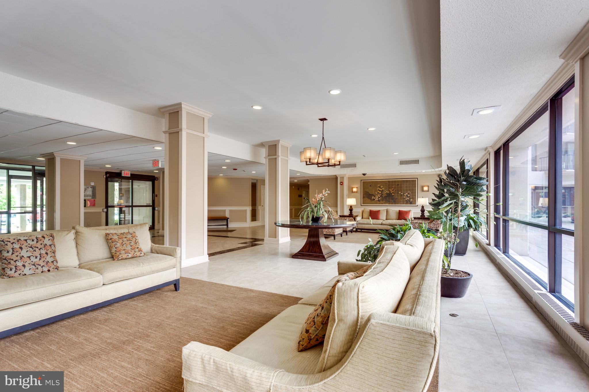 6800 Fleetwood Road, Unit 1013 McLean, VA 22101 - Photo 23 of 32 a living room with furniture and a large window