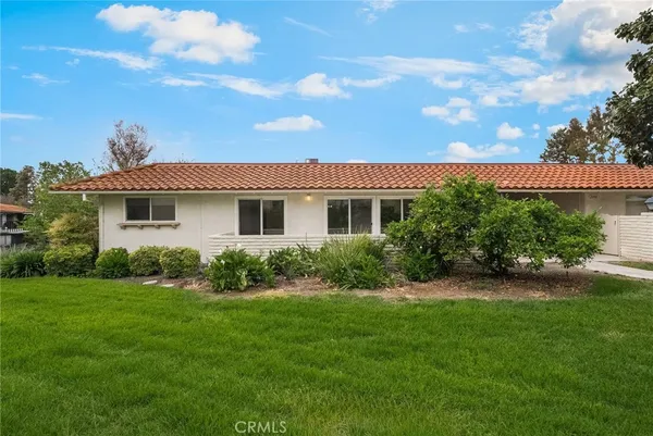 a view of a house with a backyard