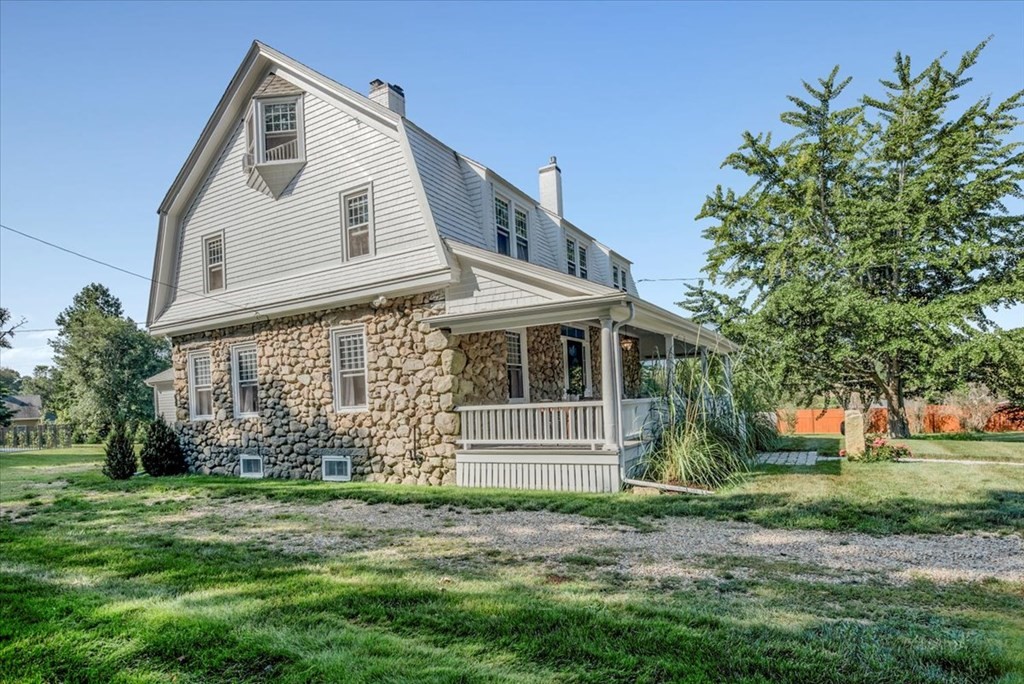 226 Robinson Road Acushnet, MA 02743 - Photo 3 of 41