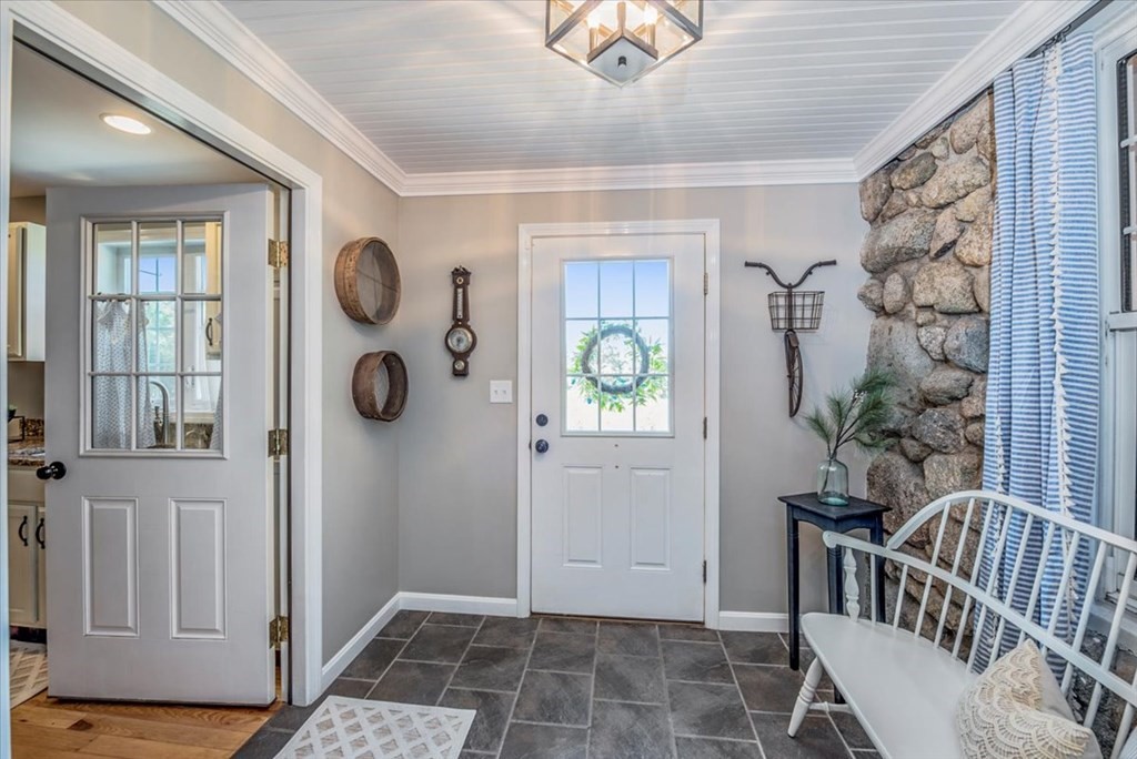 226 Robinson Road Acushnet, MA 02743 - Photo 9 of 41