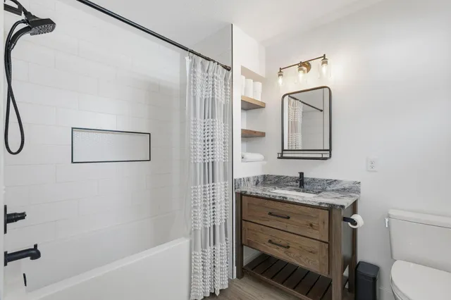 $1,575,000 | 309 Chinook Avenue Southwest, Avon, MN 56310