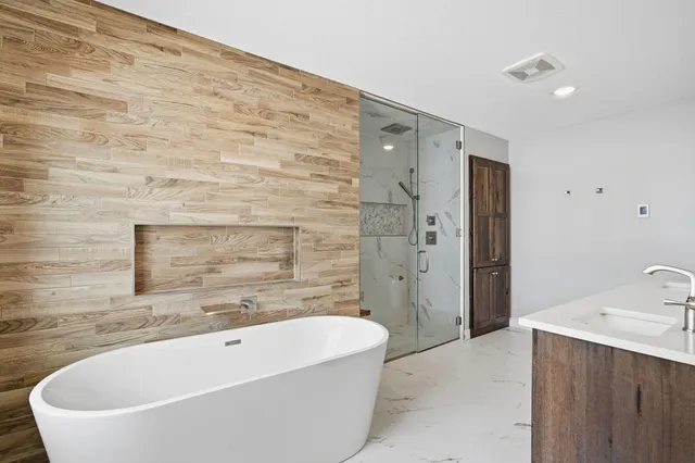 $1,575,000 | 309 Chinook Avenue Southwest, Avon, MN 56310